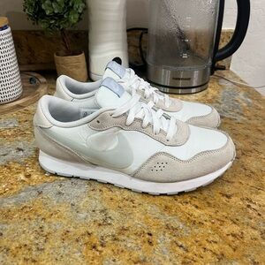 Nike MD Valiant size 6.5